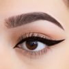 Kẻ Eyeliner Cho Mắt 2 Mí: Bí Quyết Cho Đôi Mắt Thêm Quyến Rũ