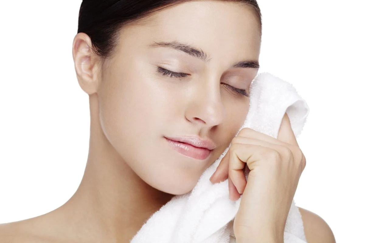 Cách làm sạch da mặt nhạy cảm hiệu quả ngay tại nhà