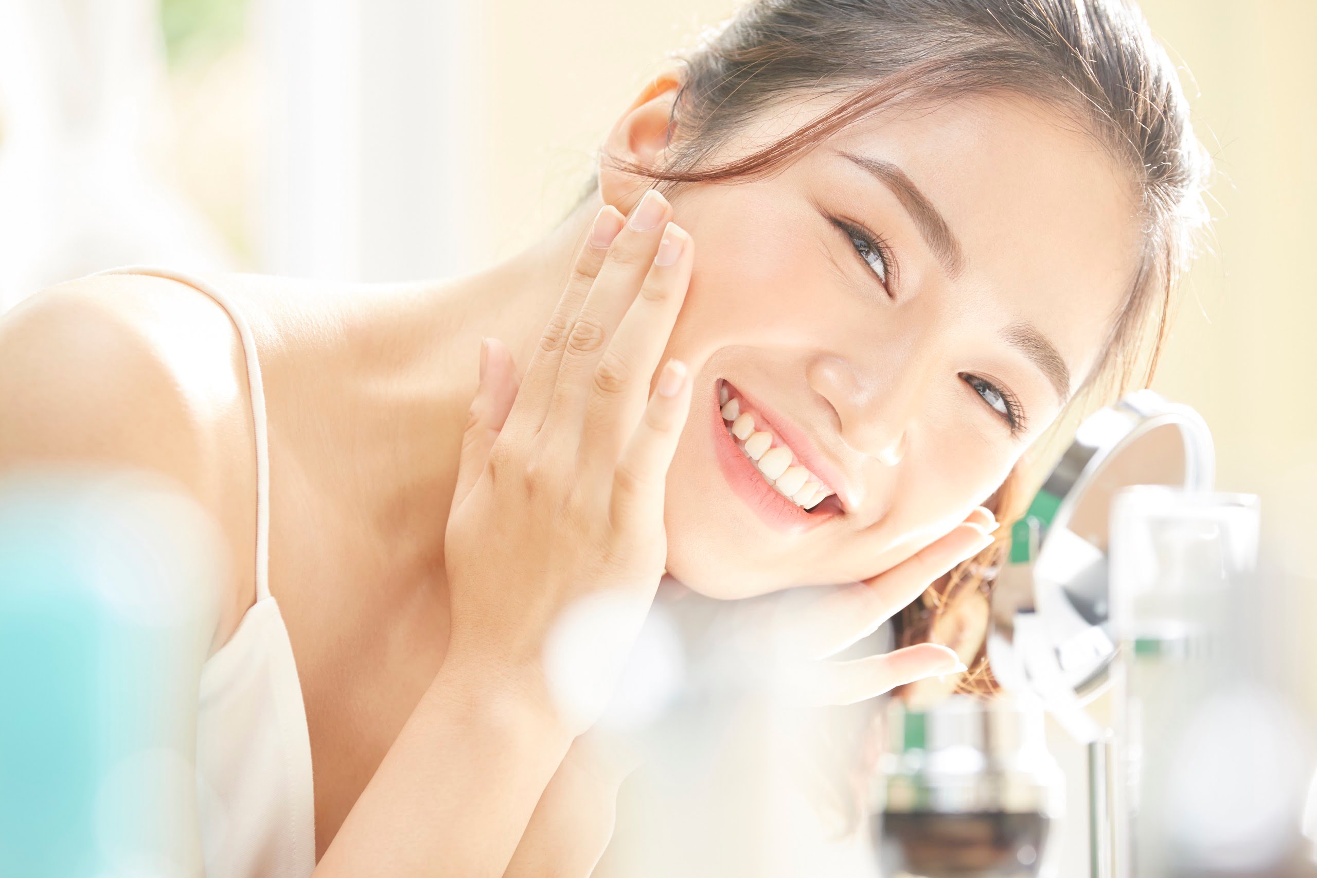 Trước khi bắt đầu trang điểm mắt, bạn cần đảm bảo làm sạch da mặt và da mắt của mình.